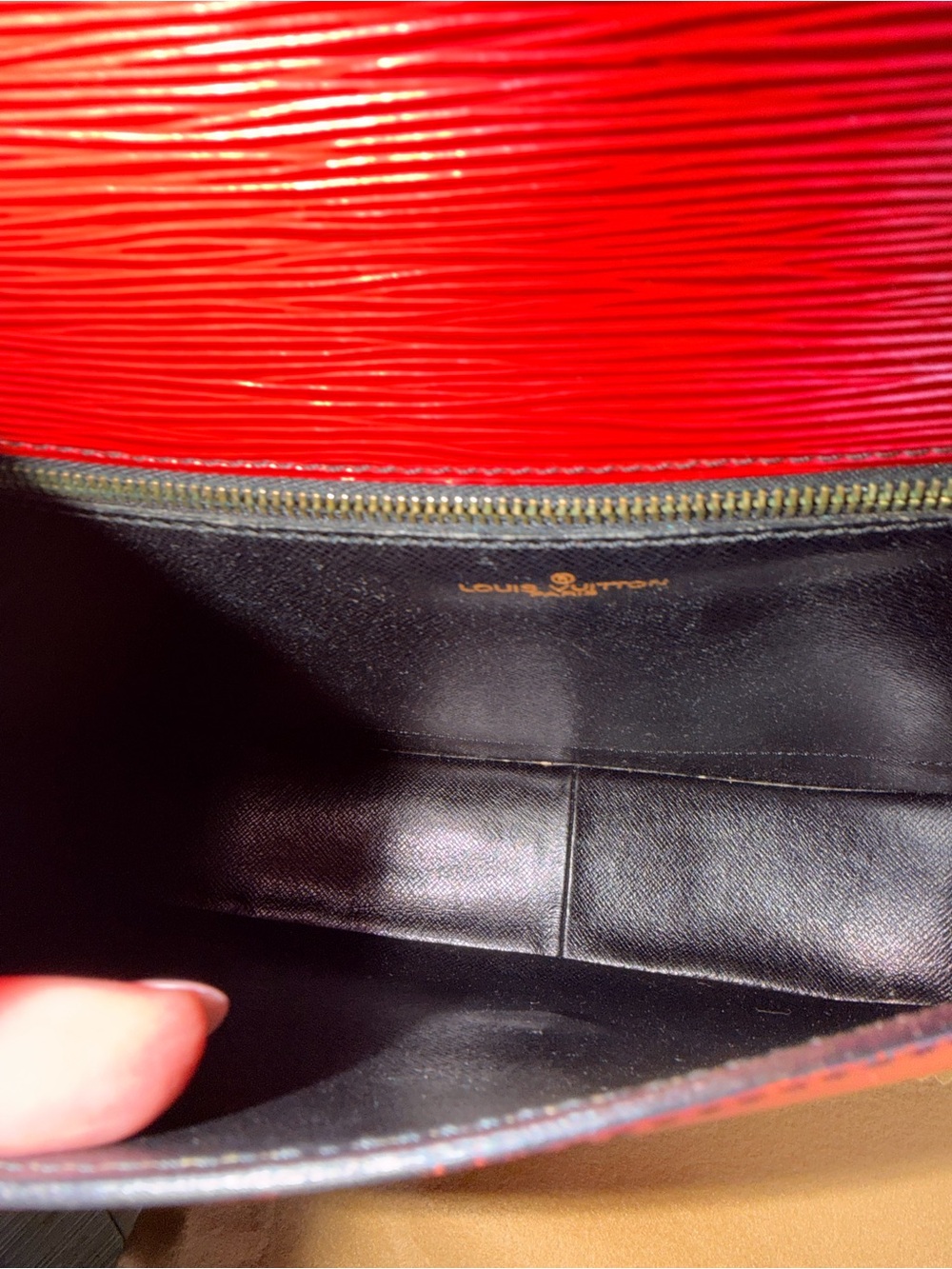Louis Vuitton Saint Cloud GM Red Epi Leather Crossbody Adjustable Shoulder Strap - Picture 7 of 10